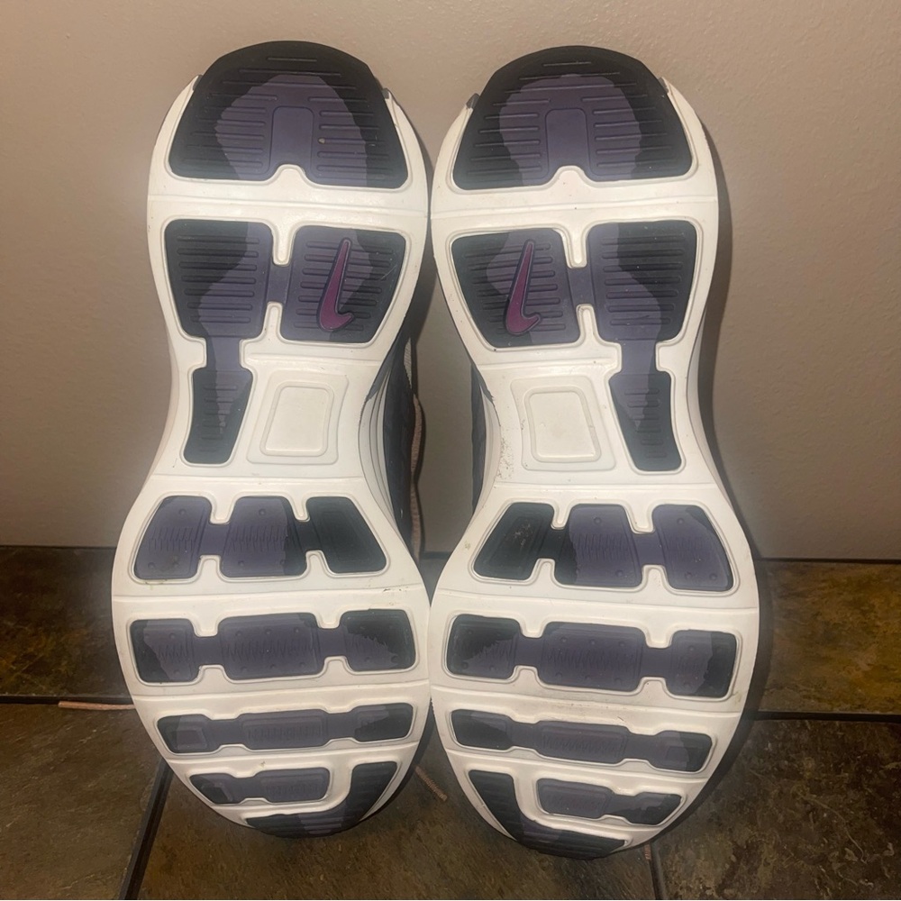 SOLD ON CROSSPOST Nike Lunar Roam Sneakers in Beige and Black - Picture 4 of 5